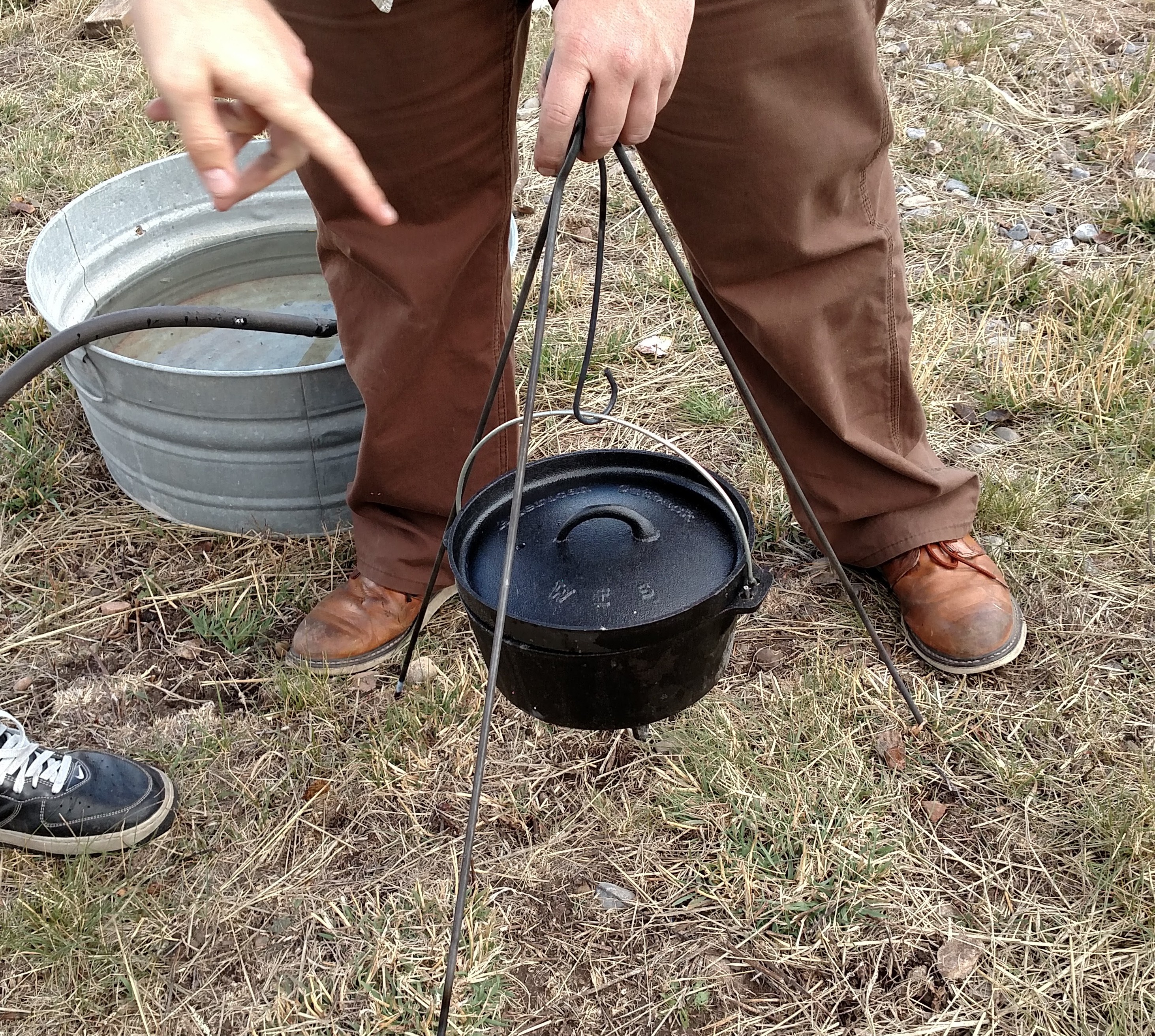 Making Dutch Oven pot lifter & pot stands from old iron, horse shoe's and a  hand grenade – Outdoor & DIY blog